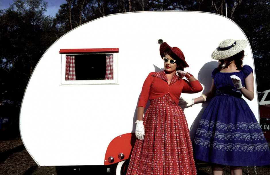 Australia, Sydney, August 2006Waiting for Wanda Jackson.Pia and Astred pose in front of a vintage caravan that is on display at the Fifties Fair 2006. Attractions at the Fair include stalls selling 1950s antiques, live music performances and car displays. Australie, Sydney, Ao˚t 2006En attendant Wanda Jackson.Pia et Astred posent face ‡ une caravane vintage qui est en exposition au festival annÈes 50' de 2006. Les animations de la fÍte incluent des stands qui vendent des objets vintages des annÈes 50', des performances musicales live, et des expositions de voitures.Steven Siewert / Agence VU