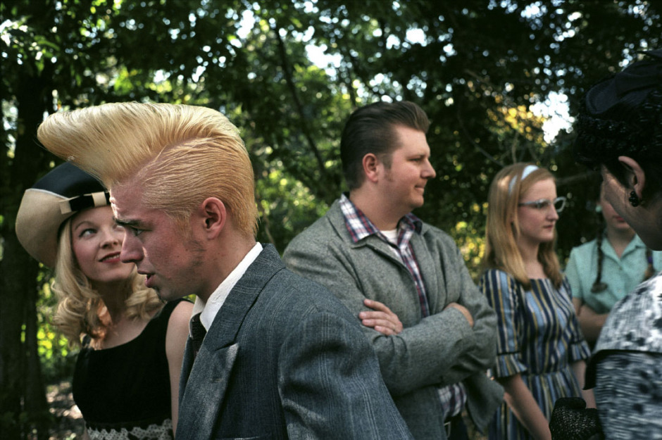 Australia, Sydney, March 2004Waiting for Wanda Jackson.The Fifties Fair fashion parade features some distinctive hairstyles, such as this sculptured hairdo photographed at the 2004 Fair. Over the years some rockabillies have been influenced by the music and style of punk rock, creating a new blend known as psychobilly.Australie, Sydney, Mars 2004En attendant Wanda Jackson.Lors du dÈfilÈ de mode du festival annÈes 50', certains montrent leur plus belle coiffure comme cette scultpure de cheveux. Au fil des annÈes certains rockabillies ont ÈtÈ influencÈs par la tendance punk rock, crÈant de nouveaux courants comme le psychobilly.Steven Siewert / Agence VU