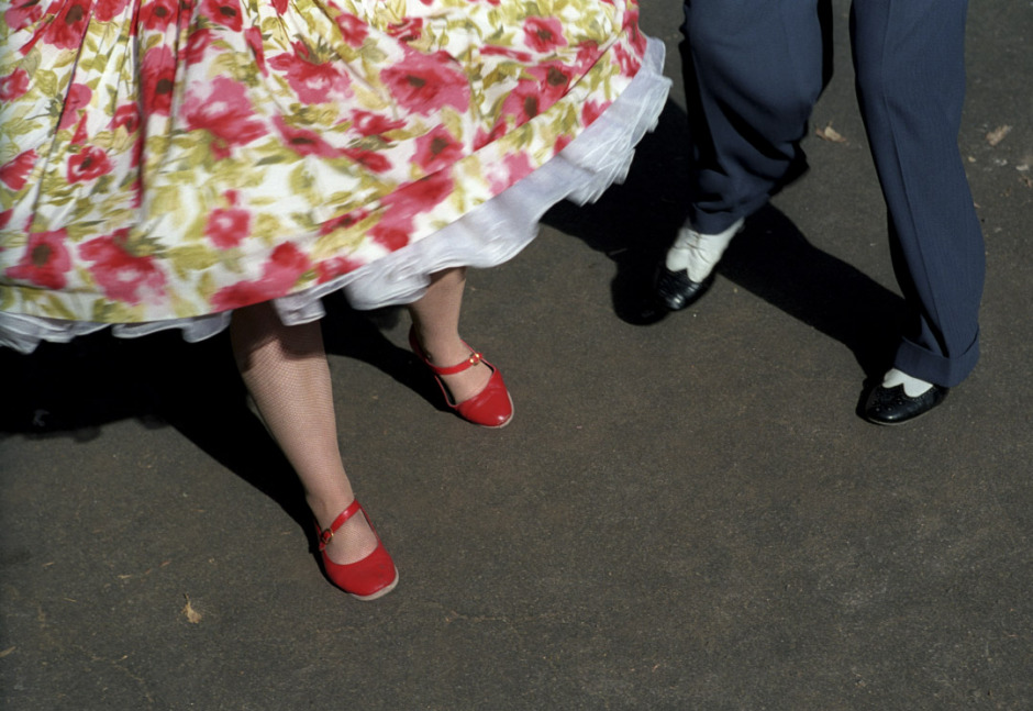 August 2005, Sydney, Australia.Dance.Dancing is a big part of the rockabilly scene. With skirts spinning, rockabillies put on a show in the grounds of Rose Seidler House at the 2005 Fifties Fair. Ao˚t 2005, Sydney, Australie.Danse.La danse est une facette importante du rockabilly. Avec des jupes ‡ volants, les rockabillies font le spectacle sur le sol de la Rose Seidler House, pendant le festival Fifties 2005.Steven Siewert / Agence VU