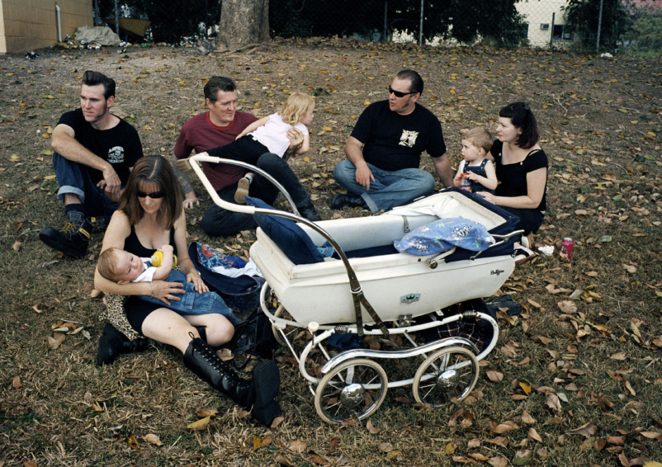 Australia, Brisbane, August 2004pram 02Families and friends catch up at the 2004 GreazeFest festival on the banks of Souths Leagues Oval.Australie, Brisbane, Ao˚t 2004Pram 02.Familles et amis se retrouvent lors du GreazeFest festival 2004, au bord d'un lac.Steven Siewert / Agence VU