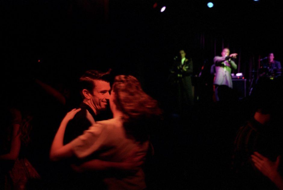 March 2005, Sydney, Australia.Dance.A couple dance to the sounds of the Royal Crown Revue at the venue @Newtown in 2005.Australie, Sydney, mars 2005Danse.Un couple danse au sons du Royal Crown Revue au @Newtown en 2005.Steven Siewert / Agence VU