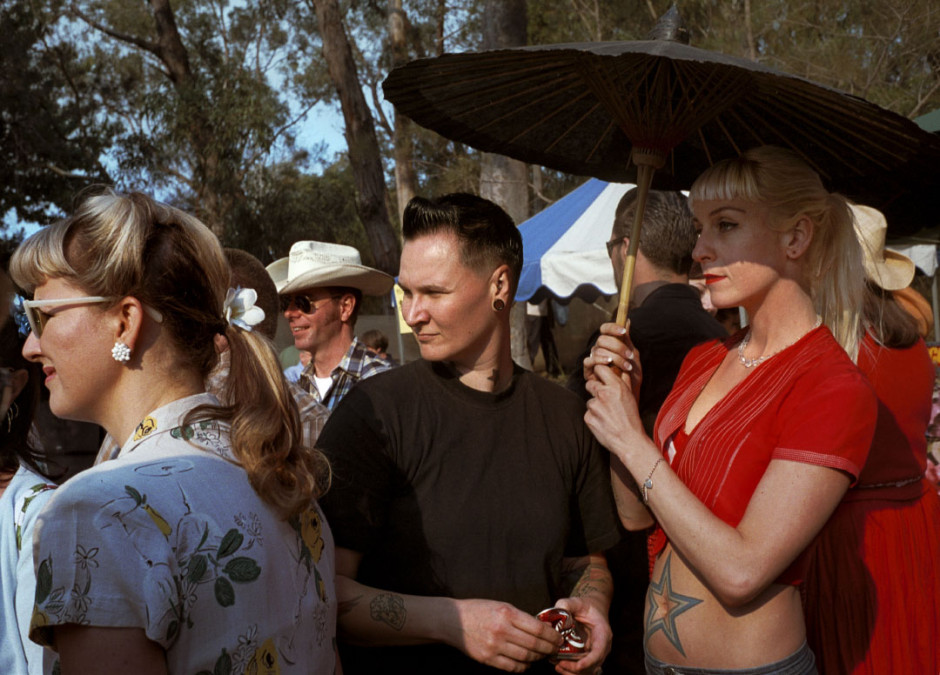 August 2005, Sydney, Australia.Seidler.This photograph taken at the 2005 Fair shows the diversity of rockabilly style, which ranges from formal dresses and suits to casual T-shirts and jeans to the more hillbilly attire of western shirts and hats. Ao˚t 2005, Sydney, Australie/Seidler.Cette image montre la diversitÈ des styles du rockabilly, qui vont de la robe formelle et du T-Shirt et jeans aux chapeaux de cow boy les plus voyant.Steven Siewert / Agence VU