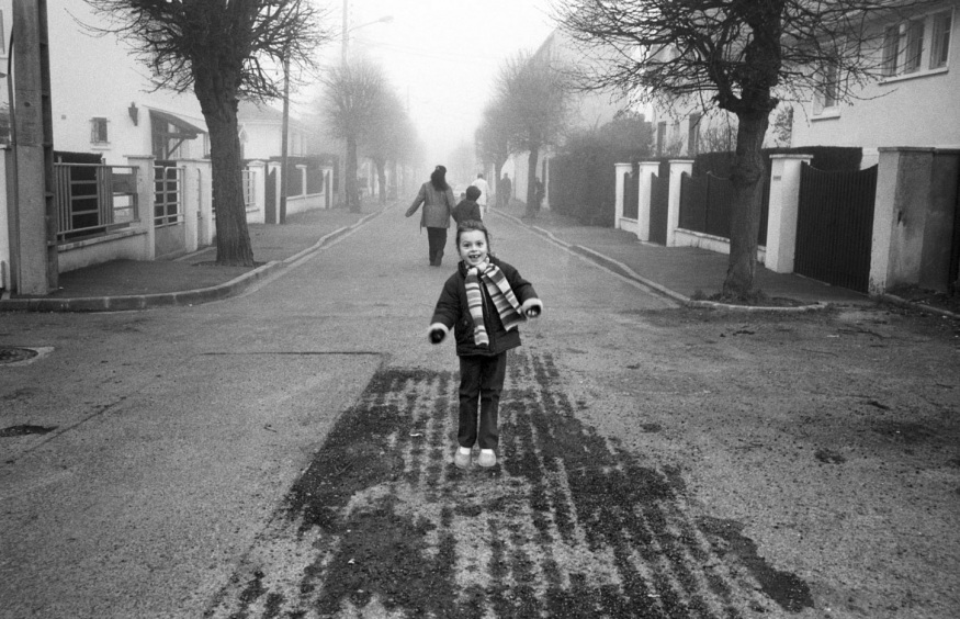 France, Villiers-le-Bel, 2005 - On the way to school.