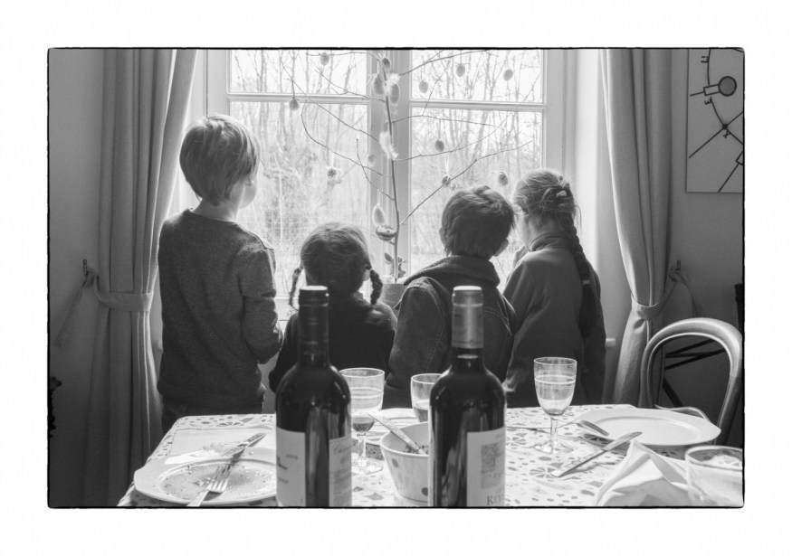 France, Montdidier, 31 March 2013 - Cousins during a family lunch.