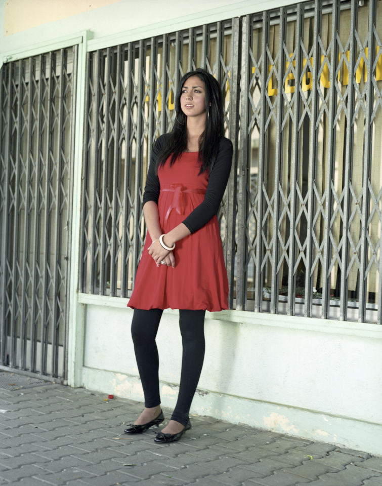 France, Behren lËs Forbach, 2007Mina, 18 years old. Her parents are Moroccan. Her father used to work in the mine and her mother is a housewife. She is in the final year at school and wants to be a radiographer.France, Behren lËs Forbach, 2007Mina, 18 ans. Ses parents sont marocains. Son pËre travaillait ‡ la mine et sa mËre est femme au foyer. Elle est en terminale STL et elle veut Ítre manipulatrice en radiologie.  © Rip Hopkins / Agence VU