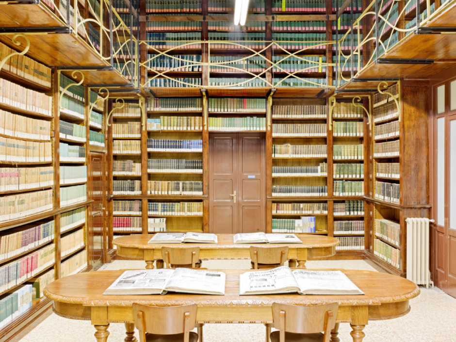 Italy, Modena, December 2nd 2010Biblioteca Estense Universitaria, Sala Riviste, a collection of periodicals from the beginning of 20th century.Italie, Modène, 2 décembre 2010Biblioteca Estense Universitaria, Sala Riviste, une collection de périodiques du début du XXe siècle.Massimo Siragusa / Agence VU