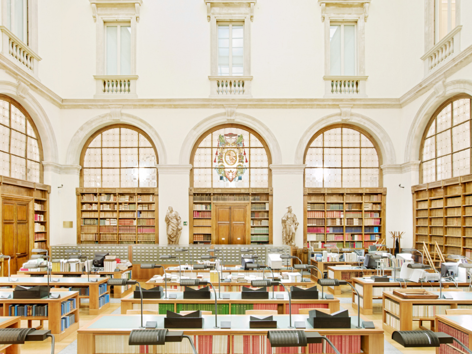 Italy, Milan, February 2nd 2011Ambrosian Library, reading Room. It was founded by cardinal Federico Borromeo in 1607.Italie, Milan, 2 février 2011Bibliothèque Ambrosienne, salle fédérale. Elle a été fondée par le cardinal Federico Borromeo en 1607.Massimo Siragusa / Agence VU