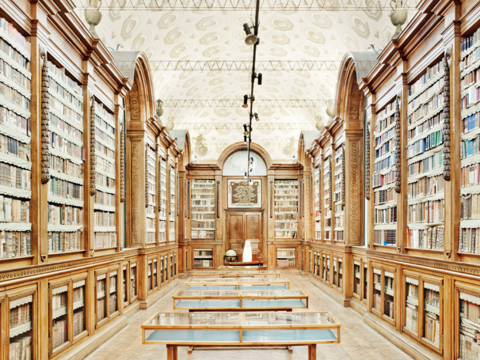 Italy, Parma, January 28th 2011Palatina Library of Parma. Galleria Petitot (french age XVI-XVII Century). The library was founded in the second half of the XVIII Century and was born as public library. It hosts almost 1 million books.Italie, Parme, 28 janvier 2011Bibliothèque Palatine de Parme. Galleria Petitot (XVI-XVIIe siècle). La bibliothèque a été fondée dans la seconde moitié du XVIIIe siècle et fut conçue comme bibliothèque publique. Elle héberge près d'un million de livres.Massimo Siragusa / Agence VU