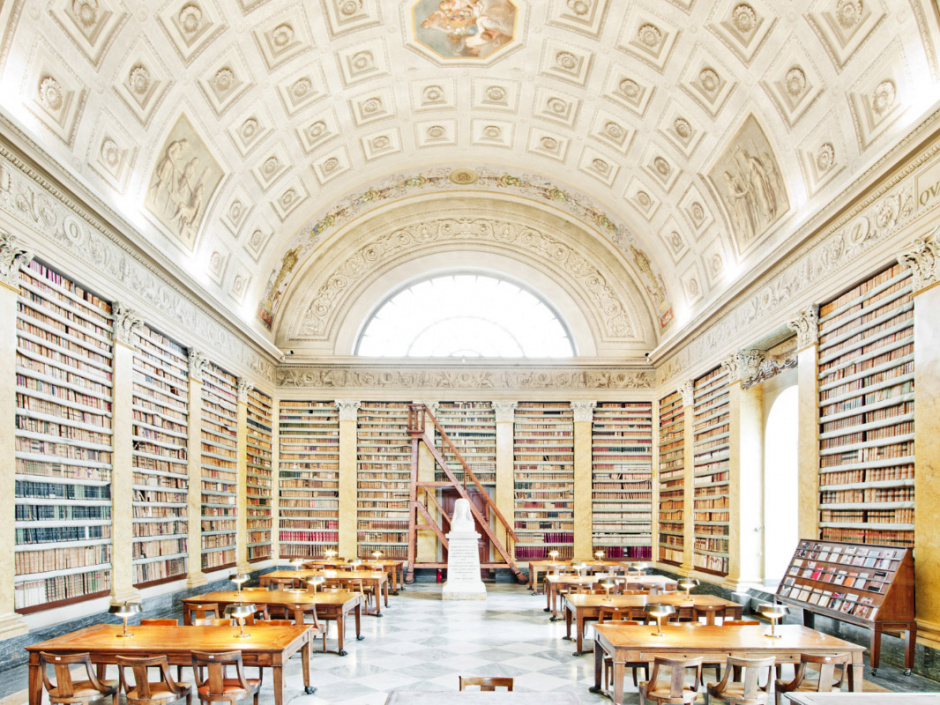 Italy, Parma, January 28th 2011Palatina Library of Parma. Maria Luidia hall, reading room. The library was founded in the second half of the XVIII Century and was born as public library. It hosts almost 1 million books.Italie, Parme, 28 janvier 2011Bibliothèque Palatine de Parme. La salle Maria Luidia, salle de lecture. La bibliothèque a été fondée dans la seconde moitié du XVIIIe siècle et fut conçue comme bibliothèque publique. Elle héberge près d'un million de livres.Massimo Siragusa / Agence VU