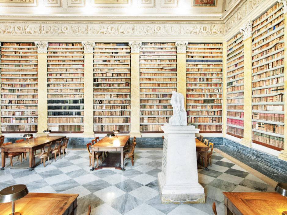 Italy, Parma, January 28th 2011Palatina Library of Parma. Maria Luidia hall, reading room. The library was founded in the second half of the XVIII Century and was born as public library. It hosts almost 1 million books.Italie, Parme, 28 janvier 2011Bibliothèque Palatine de Parme. La salle Maria Luidia, salle de lecture. La bibliothèque a été fondée dans la seconde moitié du XVIIIe siècle et fut conçue comme bibliothèque publique. Elle héberge près d'un million de livres.Massimo Siragusa / Agence VU