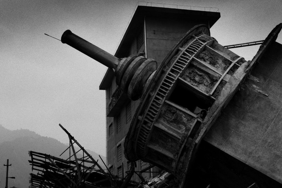 China, Chuang xin dian, Shifang, Sichuan, July 2008.
Hong Da chemical Plant.
Urban landscape, after the earthquake.

Chine, Chuang xin dian, Shifang, Sichuan, juillet 2008.
Usine chimique de Hong Da.
Paysage urbain aprËs le tremblement de terre.

© Aniu / Agence VU