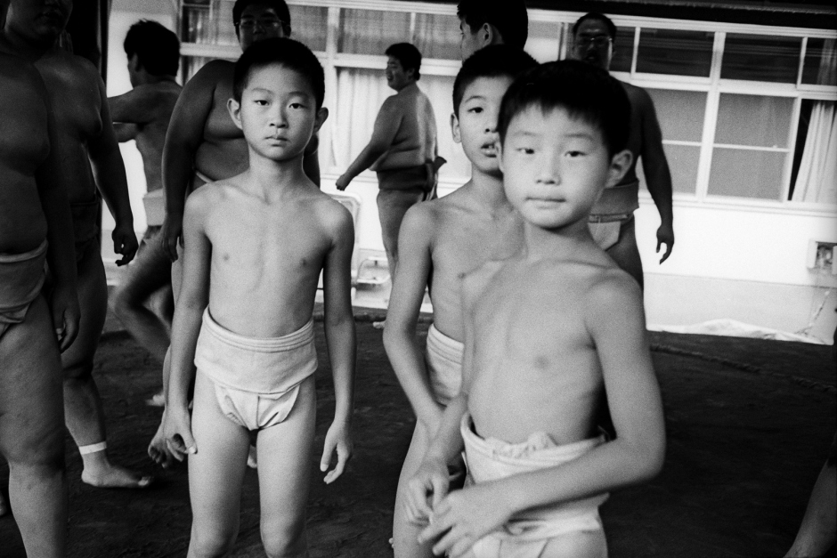 Japan, Tokyo, 13 August 2008
Junior sumos during training at sumo-jo in Adachi Shinden Koko (highschool).

Japon, Tokyo, 13 Ao˚t 2008
Des Sumos Juniors pendant un entraÓnement au Sumo-jo du LycÈe Adachi Shinden Koko.


Steven Siewert / Agence VU