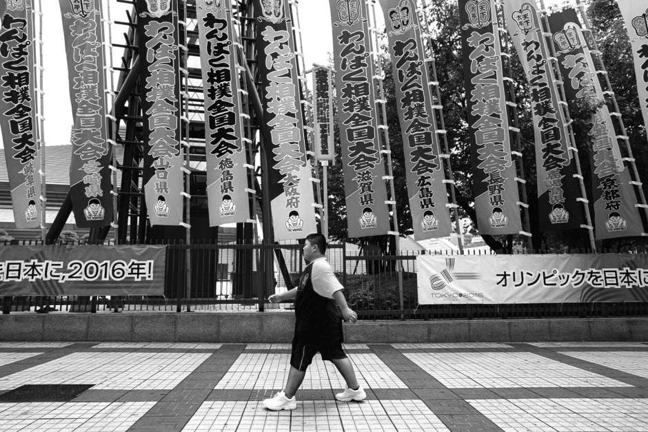 Japan, Tokyo, 03 August 2008
A young sumo arriving at the Ryogoku Kokugikan Arena (National Sumo Wrestling Hall) during  the All Japan Wanpaku Sumo Tournament, an amateur competition conducted every August for sumo's up and coming juniors.

Japon, Tokyo, 03 Ao˚t 2008
Un jeune Sumo arrive au Ryogoku Kokugikan Arena (Le Hall National de Lutte Sumo), pour une compÈtition du Tournoi All Japan Wanpaku Sumo. Il s'agit d'une compÈtition amateur pour les Sumos juniors qui ‡ lieu chaque annÈe au mois d'ao˚t.


Steven Siewert / Agence VU