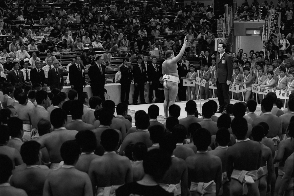Japan, Tokyo, 03 August 2008
Young sumos during the opening ceremony in the Ryogoku Kokugikan Arena (National Sumo Wrestling Hall) at the All Japan Wanpaku Sumo Tournament, an amateur competition conducted every August for sumo's up and coming juniors.

Japon, Tokyo, 03 Ao˚t 2008
De jeunes Sumo pendant la  cÈrÈmonie d'ouverture du Tournoi All Japan Wanpaku Sumo, au Ryogoku Kokugikan Arena (Le Hall National de Lutte Sumo). Il s'agit d'une compÈtition amateur pour les Sumos juniors qui a lieu chaque annÈe au mois d'ao˚t.


Steven Siewert / Agence VU