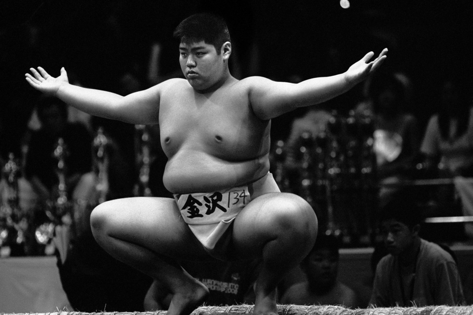 Japan, Tokyo, 03 August 2008
Young sumo preparing during the final bouts in the Ryogoku Kokugikan Arena (National Sumo Wrestling Hall) at the All Japan Wanpaku Sumo Tournament, an amateur competition conducted every August for sumo's up and coming juniors.

Japon, Tokyo, 03 Ao˚t 2008
Un jeune Sumo se prÈpare pour le combat final du Tournoi All Japan Wanpaku Sumo, au Ryogoku Kokugikan Arena (Le Hall National de Lutte Sumo). Il s'agit d'une compÈtition amateur pour les Sumos juniors qui ‡ lieu chaque annÈe au mois d'ao˚t.


Steven Siewert / Agence VU