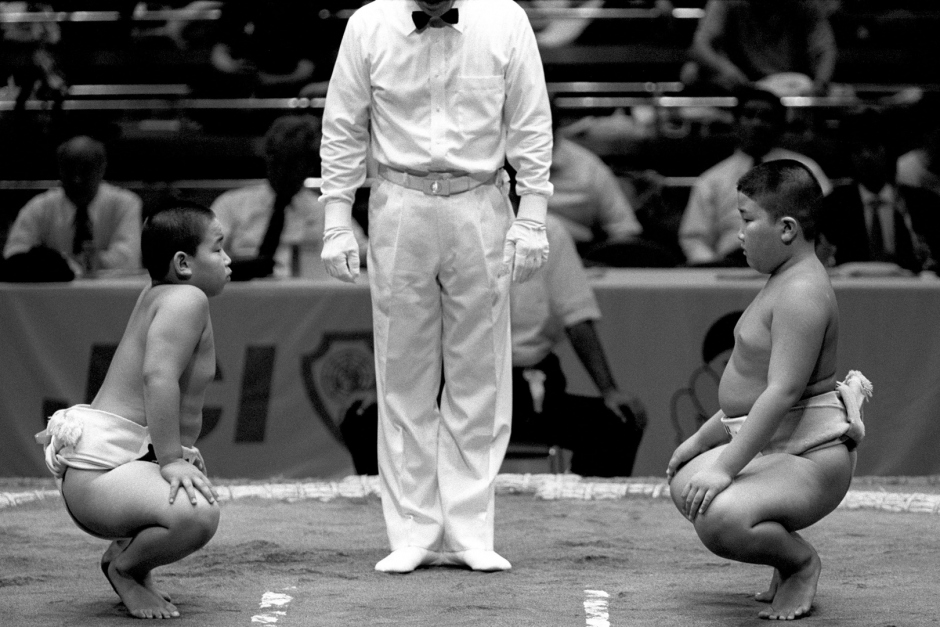 Japan, Tokyo, 03 August 2008
Young sumos preparing for a bout in the Ryogoku Kokugikan Arena (National Sumo Wrestling Hall) during a junior Sumo Tournament.

Japon, Tokyo, 03 Ao˚t 2008
Les jeunes Sumos se prÈparent pour un combat au Ryogoku Kokugikan Arena (Le Hall National de Lutte Sumo), pendant un tournoi de Sumo Junior.


Steven Siewert / Agence VU