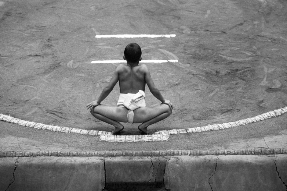 Japan, Tokyo, 03 August 2008
A young sumo after winning his bout in the Ryogoku Kokugikan Arena (National Sumo Wrestling Hall) at the All Japan Wanpaku Sumo Tournament, an amateur competition conducted every August for sumo's up and coming juniors.

Japon, Tokyo, 03 Ao˚t 2008
Un jeune Sumo aprËs avoir remportÈ son combat pendant une compÈtition du Tournoi All Japan Wanpaku Sumo, au Ryogoku Kokugikan Arena (Le Hall National de Lutte Sumo). Il s'agit d'une compÈtition amateur pour les Sumos juniors qui ‡ lieu chaque annÈe au mois d'ao˚t.


Steven Siewert / Agence VU