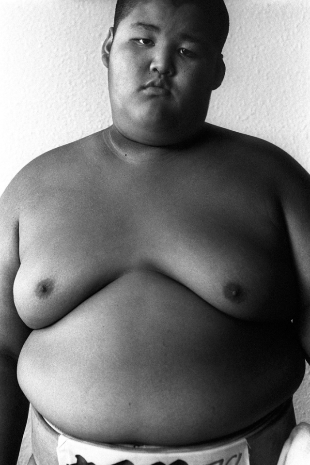 Japan, Tokyo, 03 August 2008
11 year old sumo wrestler Yamamoto Masakatsu who weighs 130 kg and won the 11 year old division in Ryogoku Kokugikan Arena (National Sumo Wrestling Hall) at the All Japan Wanpaku Sumo Tournament, an amateur competition conducted every August for sumo's up and coming juniors.

Japon, Tokyo, 03 Ao˚t 2008
Le jeune sumo Yamamoto Masakatsu, 11 ans pesant 130 kg qui a remportÈ la catÈgorie des lutteurs de 11 ans dans le Ryogoku Kokugikan Arena (salle nationale de combat sumo) ‡ l?occasion du tournoi All Japan Wanpaku Sumo Tournament, un concours amateur organisÈ chaque mois d'ao˚t pour les sumos en devenir et les juniors.


Steven Siewert / Agence VU
