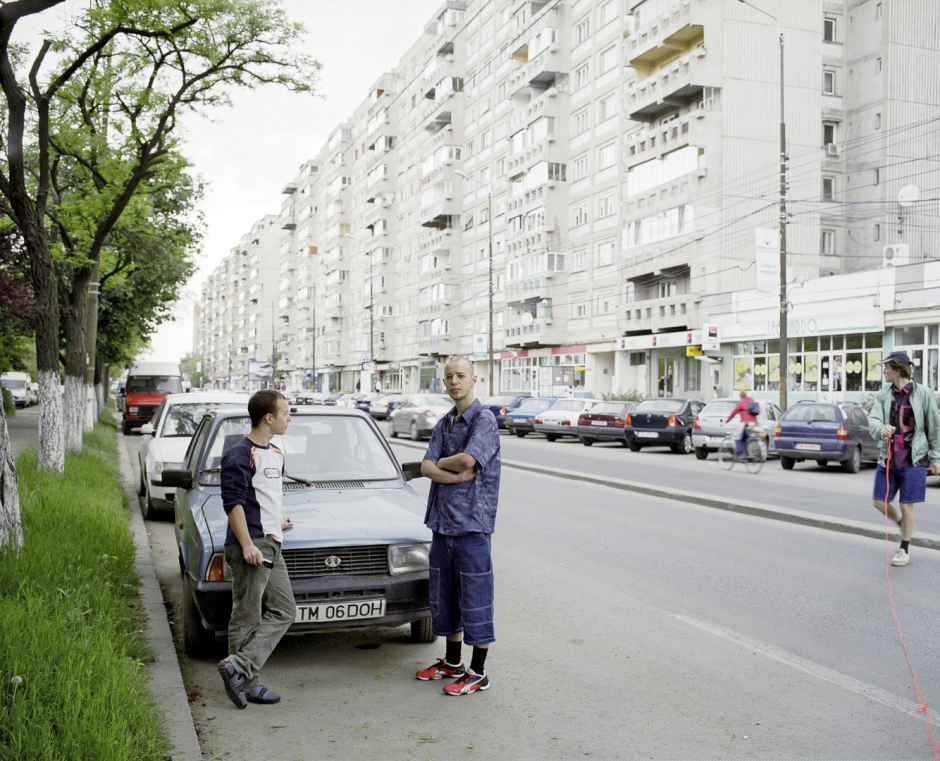 Romania, Timisoara, May 2008Vladimir Totouits 24 years old and Zoran Totuits 26 years old, Gheorghe Lazar boulevard.Roumanie, Timisoara, mai 2008Vladimir Totouits 24 ans et Zoran Totuits 26 ans, boulevard Gheorghe Lazar.© Rip Hopkins / Agence VU