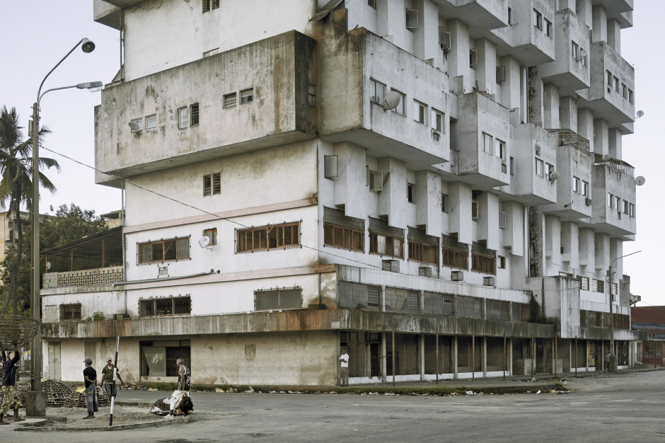 Mozambique, Beira, 2008Apartment building.Mozambique, Beira, 2008Immeuble.© Guy Tillim / Agence VU