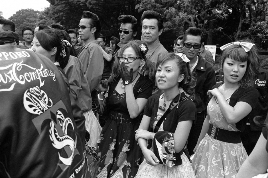 Japan, Tokyo, 2009Lovers of the 50's era gather for Tokyo Rockabilly Club's annual Day of Rock N' Roller.Rockabilly dance clubs from Tokyo and surrounding districts dressed in classic bobby socks, poodle skirts and bowling shirts gathered in Yoyogi Park .Japon, Tokyo, 2009Les amoureux des annÈes 50 ont l'habitude de se rejoindre au rassemblement annuel du Rock N'Roller, organisÈe par le Club Rockabilly de Tokyo.Tous les adeptes du rockabilly de Tokyo et de ses alentours se rejoignent ainsi au parc de Yoyogi, santiags aux pieds, robes ‡ plis, et accessoires en tous genre issus de la culture rock'nroll. Steven Siewert / Agence VU