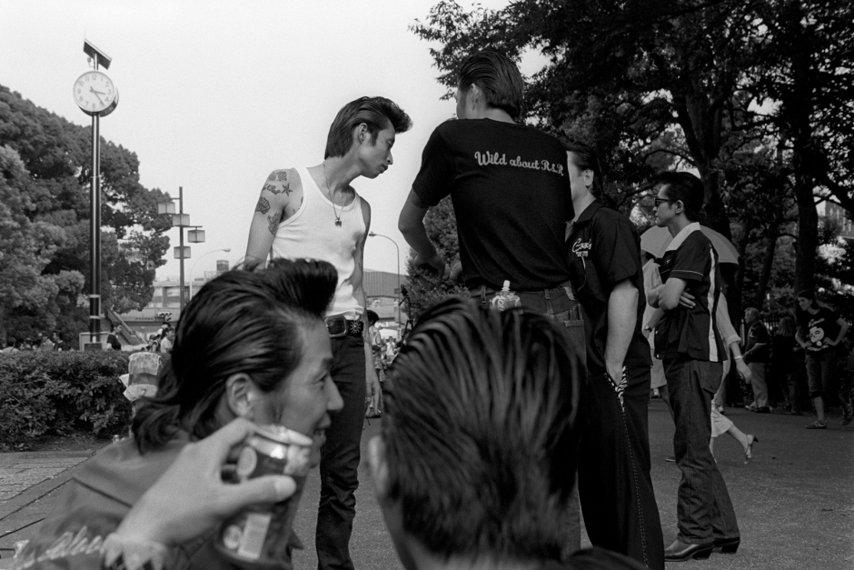 Japan, Tokyo, 2009Lovers of the 50's era gather for Tokyo Rockabilly Club's annual Day of Rock N' Roller.Rockabilly dance clubs from Tokyo and surrounding districts dressed in classic bobby socks, poodle skirts and bowling shirts gathered in Yoyogi Park .Japon, Tokyo, 2009Les amoureux des annÈes 50 ont l'habitude de se rejoindre au rassemblement annuel du Rock N'Roller, organisÈe par le Club Rockabilly de Tokyo.Tous les adeptes du rockabilly de Tokyo et de ses alentours se rejoignent ainsi au parc de Yoyogi, santiags aux pieds, robes ‡ plis, et accessoires en tous genre issus de la culture rock'nroll. Steven Siewert / Agence VU