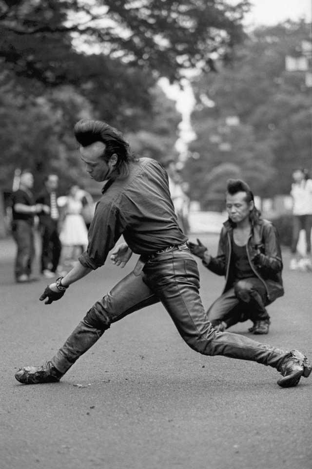 Japan, Tokyo, 2009Lovers of the 50's era gather for Tokyo Rockabilly Club?s annual Day of Rock N? Roller.Rockabilly dance clubs from Tokyo and surrounding districts dressed in classic bobby socks, poodle skirts and bowling shirts gathered in Yoyogi Park .Japon, Tokyo, 2009Les amoureux des annÈes 50 ont l'habitude de se rejoindre au rassemblement annuel du Rock N'Roller, organisÈe par le Club Rockabilly de Tokyo.Tous les adeptes du rockabilly de Tokyo et de ses alentours se rejoignent ainsi au parc de Yoyogi, santiags aux pieds, robes ‡ plis, et accessoires en tous genre issus de la culture rock'nroll. Steven Siewert / Agence VU