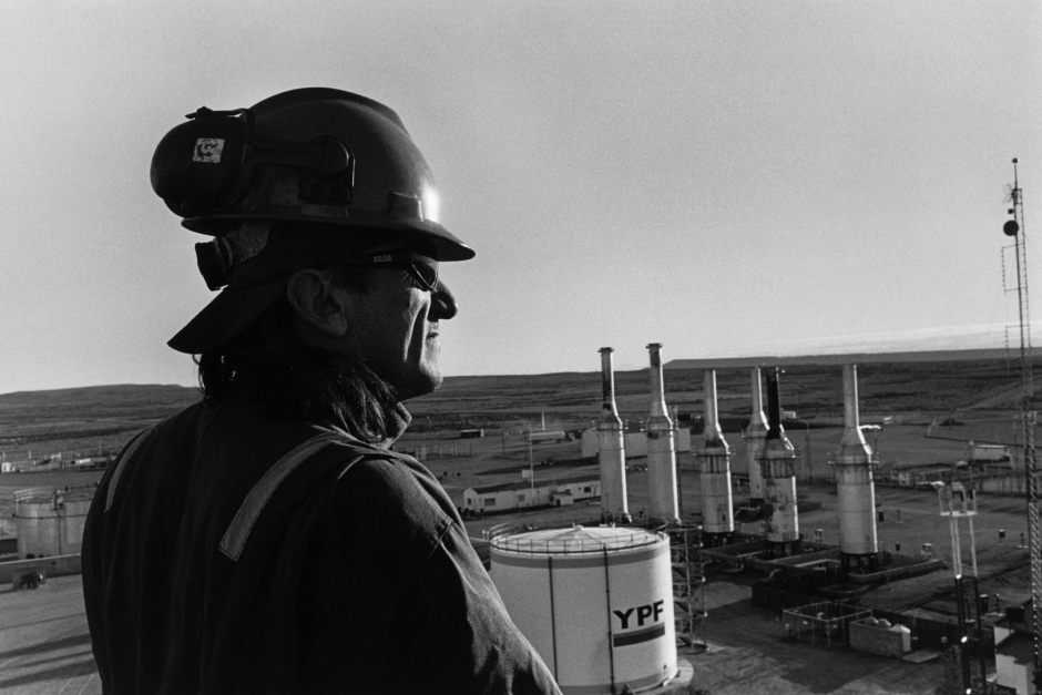 Obrero en Planta de tratamiento. Las Heras, provincia de Santa CruzWorker  on a treatment plant. Las Heras, provincia de Santa CruzOuvrier sur un site industriel de traitement. Las Heras. Provincia de Santa Cruz.© Adriana Lestido / Agence VU