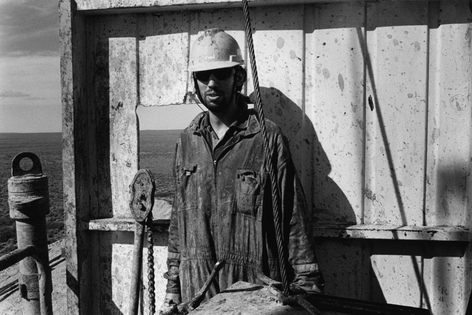 Obreros trabajando en torres de petrÛleo. Las Heras, provincia de Santa CruzWorkers working in oil towers. Las Heras, provincia de Santa Cruz. Ouvriers travaillant sur des tours de pÈtrole. Las Heras, provincia de Santa Cruz.© Adriana Lestido / Agence VU