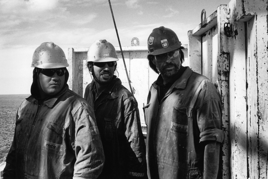 Obreros trabajando en torres de petrÛleo. Las Heras, provincia de Santa CruzWorkers working in oil towers. Las Heras, provincia de Santa Cruz.Ouvriers travaillant sur des tours de pÈtrole. las Heras, provincia de Santa Cruz. © Adriana Lestido / Agence VU