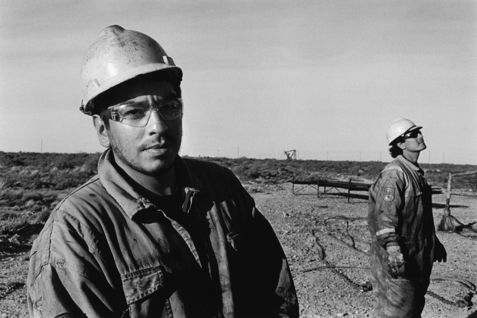 Obreros en asentamiento petrolÌfero. Comodoro Rivadavia, ChubutWorkers in an oil settlement. Comodoro Rivadavia, Chubut. Ouvriers dans une installation pÈtroliËre. Comodoro, Rivadavia, Chubut.© Adriana Lestido / Agence VU