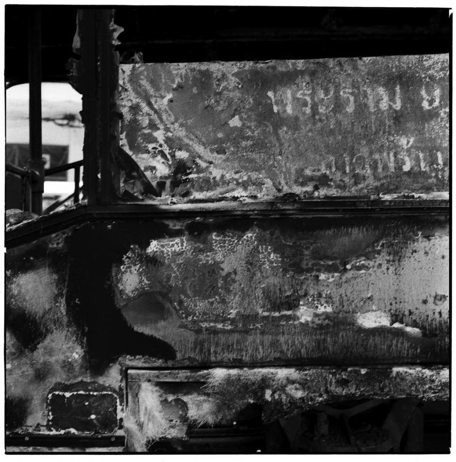 Thailand, Bangkok, April 2009Riots in Bangkok between the Thai Army and the Red Shirts, who support former Prime Minister Thaksin Shinawatra.ThaÔlande, Bangkok, avril 2009Bangkok subit les affrontements entre l'armÈe du gouvernement et les Chemises Rouges, partisans de l?ancien premier ministre en exil Thaksin Shinawatra.Manit Sriwanichpoom / Agence VU