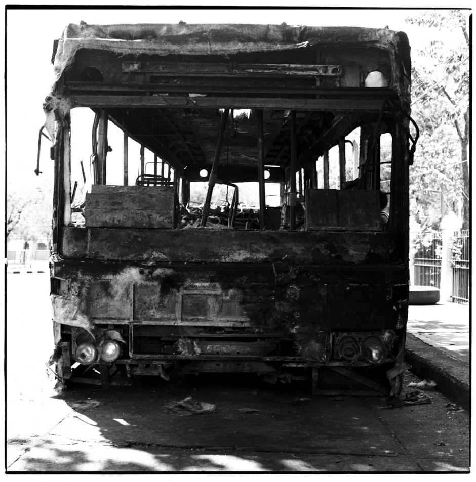 Thailand, Bangkok, April 2009Riots in Bangkok between the Thai Army and the Red Shirts, who support former Prime Minister Thaksin Shinawatra.ThaÔlande, Bangkok, avril 2009Bangkok subit les affrontements entre l'armÈe du gouvernement et les Chemises Rouges, partisans de l?ancien premier ministre en exil Thaksin Shinawatra.Manit Sriwanichpoom / Agence VU