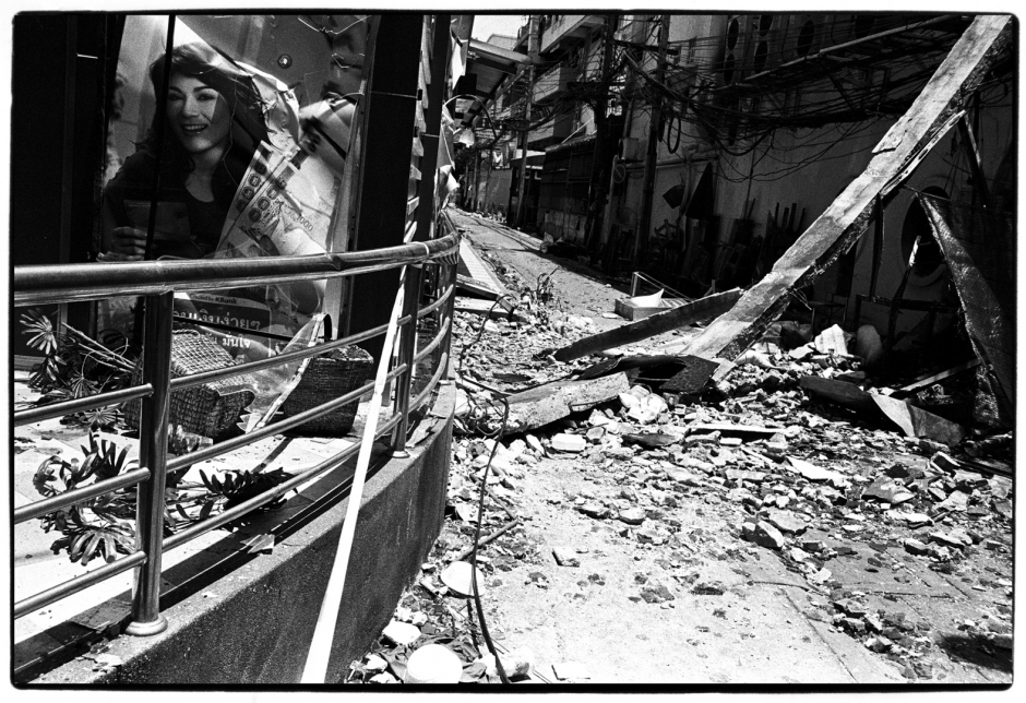 Thailand, Bangkok, May 2010Riots in Bangkok between the Thai Army and the Red Shirts, who support former Prime Minister Thaksin Shinawatra.ThaÔlande, Bangkok, mai 2010Bangkok subit les affrontements entre l'armÈe du gouvernement et les Chemises Rouges, partisans de l?ancien premier ministre en exil Thaksin Shinawatra.Manit Sriwanichpoom / Agence VU