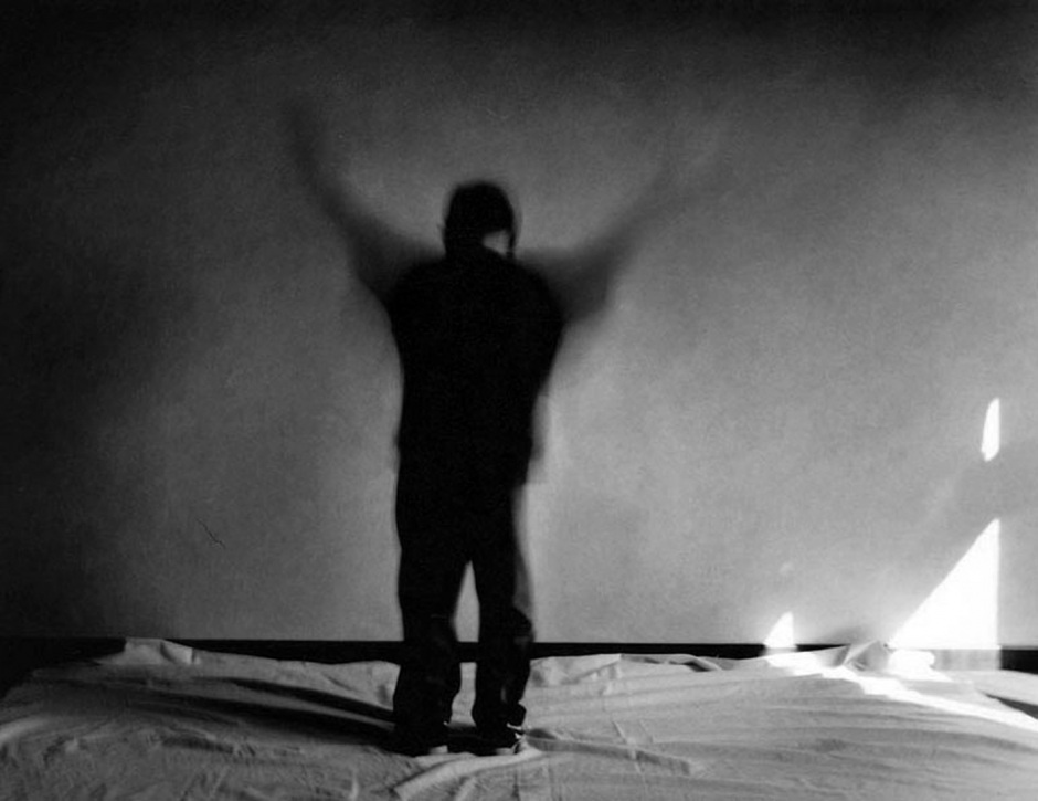 Italy, Siena, 2006Pianissimo.The perception of the self and of things around is for blind people very physical. In the process of recognition sight doesn?t participate and the other senses re-born. Hands are eyes. Surfaces, odours, sounds, are colours. Italie, Sienne, 2006Pianissimo.La perception de ce qui nous entoure est, pour les aveugles, une sensation trËs physique. Dans le processus de reconnaissance, la vue ne participe pas de la renaissance des autres sens. Les mains, elles, peuvent devenir des yeux. Les surfaces, les sons et les odeurs sont des couleurs.Martina Bacigalupo / Agence VU