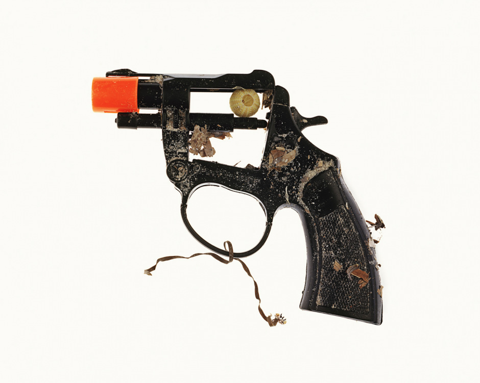 Australia, Adelaide, 2009From the series 'The Summer of Us'.Plastic Gun.Australie, Adelaide, 2009Issu de la sÈrie "The Summer of Us".Pistolet en plastique.© Narelle Autio / Agence VU