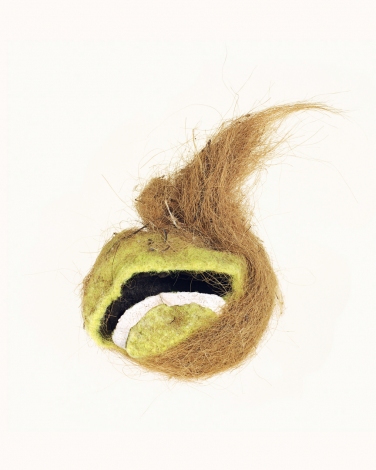 Australia, Adelaide, 2009From the series 'The Summer of Us'.Tennis Ball with Hair.Australie, Adelaide, 2009Issu de la sÈrie "The Summer of Us".Balle de tennis avec une chevelure.© Narelle Autio / Agence VU