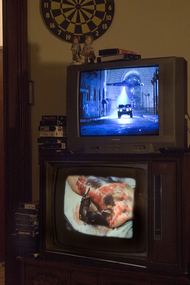 USA, New York State, July 2005From the series "Collateral".Projections of iraki victims on american houses during the Gulf war.USA, Etat de New York, juillet 2005Issue de la s?rie "Collateral".Projection de photographies repr?sentant des victimes irakiennes pendant la seconde guerre du Golf.Jean-Christian Bourcart / Agence VU