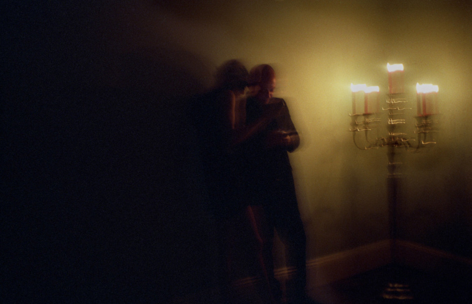 England, London, 2009"Killing Kittens" Sex Club.Checking a very private and discreet photoshoot.Angleterre, Londres, 2009Sex Club "Killing Kittens".Une prise de vue discrËte et trËs privÈe.© Michael Grieve / Agence VU