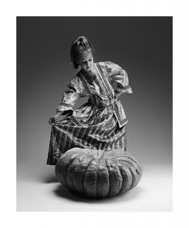 France, 2010Story of the litthe girl who...was going to the ball.France, 2010Histoire de la petite fille qui...allait au bal.Quentin Bertoux / Agence VU