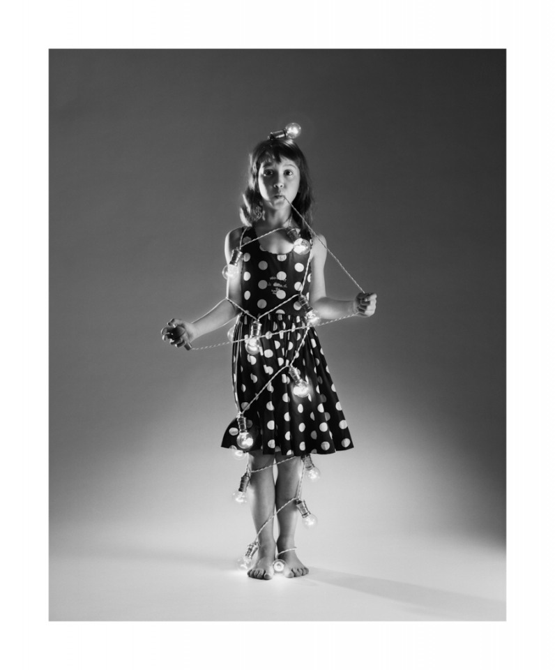 France, 2010Story of the litthe girl who...was put in current.France, 2010Histoire de la petite fille qui...était mise au courant.Quentin Bertoux / Agence VU