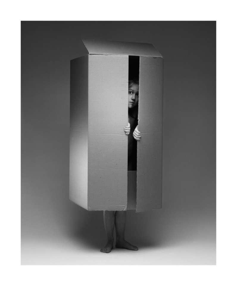 France, 2010Story of the litthe girl who...was putting in a box.France, 2010Histoire de la petite fille qui...se faisait mettre en boite.Quentin Bertoux / Agence VU