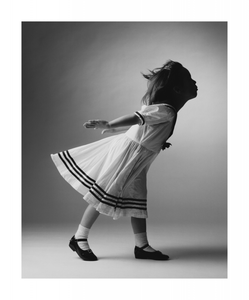 France, 2010Story of the litthe girl who...wanted to kiss the wind.France, 2010Histoire de la petite fille qui...voulait embrasser le vent.Quentin Bertoux / Agence VU