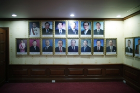 Thailand, Bangkok, 15 November 2010
Thai-Chinese Chamber of Commerce. Pictures of served chairmen.

ThaÔlande, Bangkok, 15 novembre 2010
Chambre de Commerce Sino-ThaÔlandaise. Portraits des membres du conseil d'administration.

Aniu / Agence VU