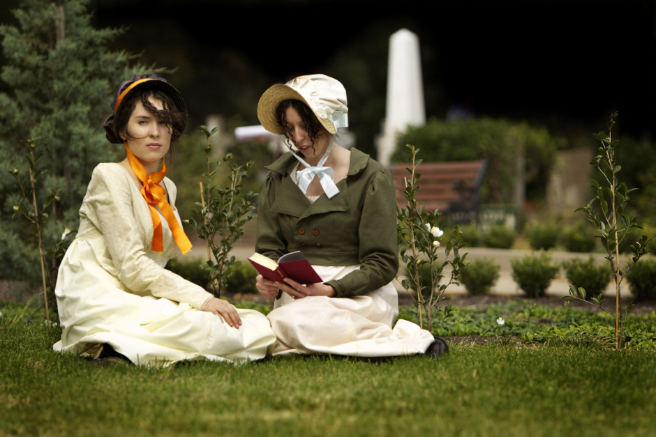 Australia, Canberra, 14 April 2011The 2011 Jane Austen Festival Australia held in Canberra.Arika and Tani Crotty reading Jane Austen in the grounds of St John's Church.Australie, Canberra, 14 avril 2011Le Festival Jane Austen de 2011 ‡ Canberra.Arika et Tani Crotty lisent Jane Austen dans le parc de St John's Church.Steven Siewert / Agence VU
