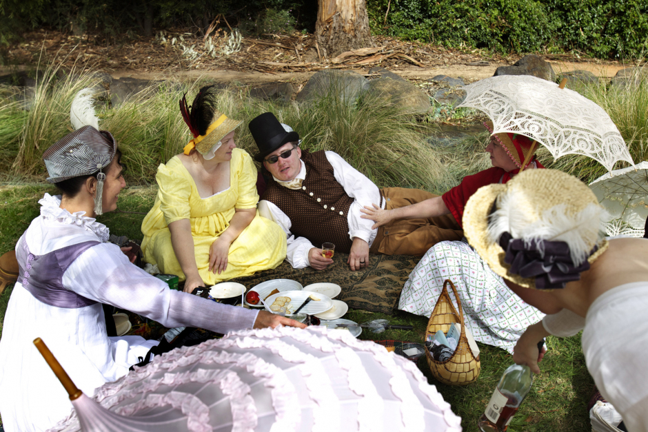 Australia, Canberra, 15 April 2011The 2011 Jane Austen Festival Australia held in Canberra.The Sunday picnic and costumed promenade through Commonwealth Park in Canberra.Australie, Canberra, 15 avril 2011Le Festival Jane Austen de 2011 ‡ Canberra.Pique-nique et la promenade en costumes dans le Commonwealth Park de Canberra le dimanche.Steven Siewert / Agence VU