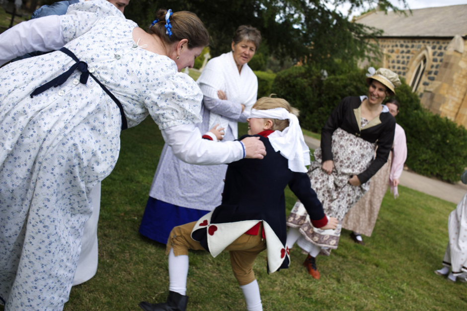 Australia, Canberra, 14 April 2011The 2011 Jane Austen Festival Australia held in Canberra.The playing of games from the Regency period in the grounds of St John's Church.Australie, Canberra, 14 avril 2011Le Festival Jane Austen de 2011 ‡ Canberra.Jeux de la pÈriode de RÈgence dans le parc de St John's Church.Steven Siewert / Agence VU