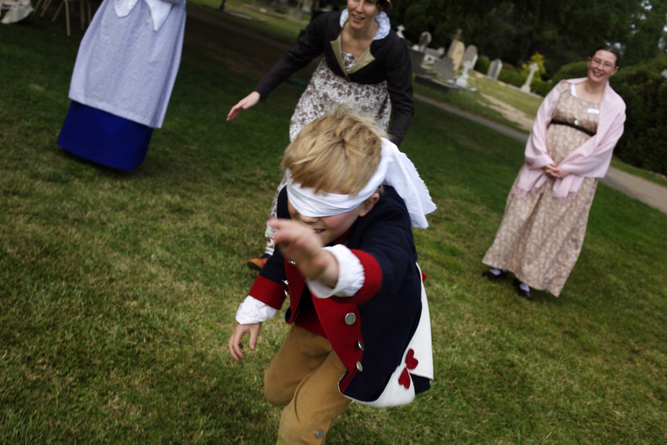 Australia, Canberra, 14 April 2011The 2011 Jane Austen Festival Australia held in Canberra.The playing of games from the Regency period in the grounds of St John's Church.Australie, Canberra, 14 avril 2011Le Festival Jane Austen de 2011 ‡ Canberra.Jeux de la pÈriode de RÈgence dans le parc de St John's Church.Steven Siewert / Agence VU