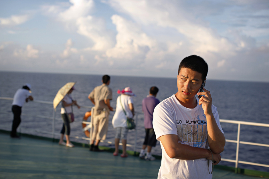 China, Paracel Islands, 05 June 2011Xisha Qundao is located in the South China Sea from more than 180 nautical miles to the South East of Hainan Island, belong to the Hainan Province.Tourists must be approved by the designated government departments.Chine, Œles Paracels, 05 juin 2011Xisha Qundao est situÈ en Mer de Chine du Sud, ‡ 180 miles nautiques du sud-est de l'Óle de Hainan.Les touristes qui peuvent se rendre dans les Œles Paracels doivent Ítre approuvÈs par le gouvernement chinois.Aniu / Agence VU