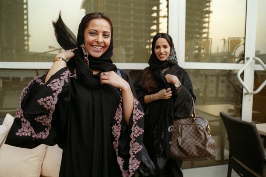 Saudi Arabia, Riyadh, October 2010 - Café Le Nôtre in Mall centrium. Students.